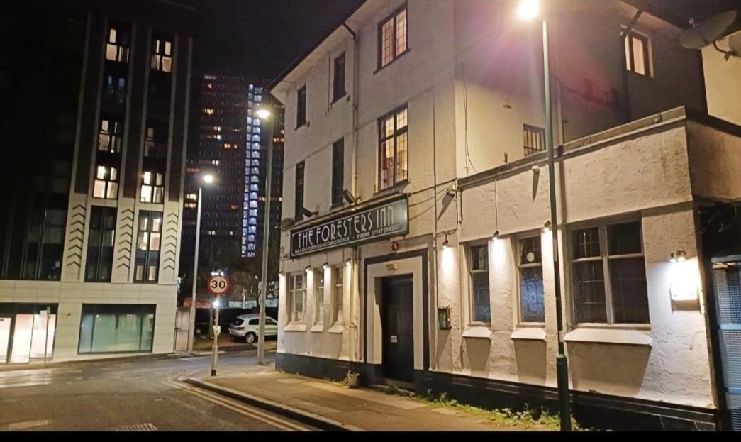 Foresters Inn Contractors Own Apartment - City Centre By Victoria Centre Shopping Centre - Your Own 7 Double Bedrooms Private Apartment With 3 Bathrooms And Snooker Room - Full Kitchen - Outdoor Parking For Cars Or Vans At Five Pounds A Day Nottingham Esterno foto